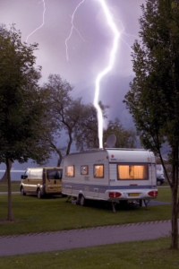 bliksem en onweer op de camping