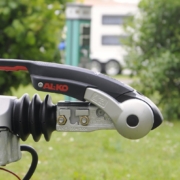 Aankoppelen van de caravan met een stabilisatorkoppeling