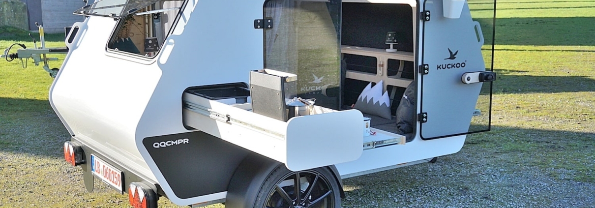 De Kuckoo Camper Emma is een caravan die niet veel meet inhoud dan een overdekt toilet.